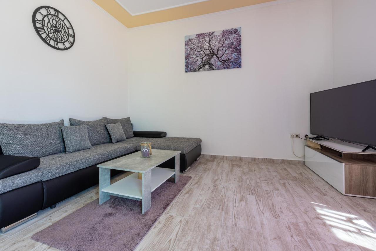 Apartments Antonija Crikvenica Exterior foto